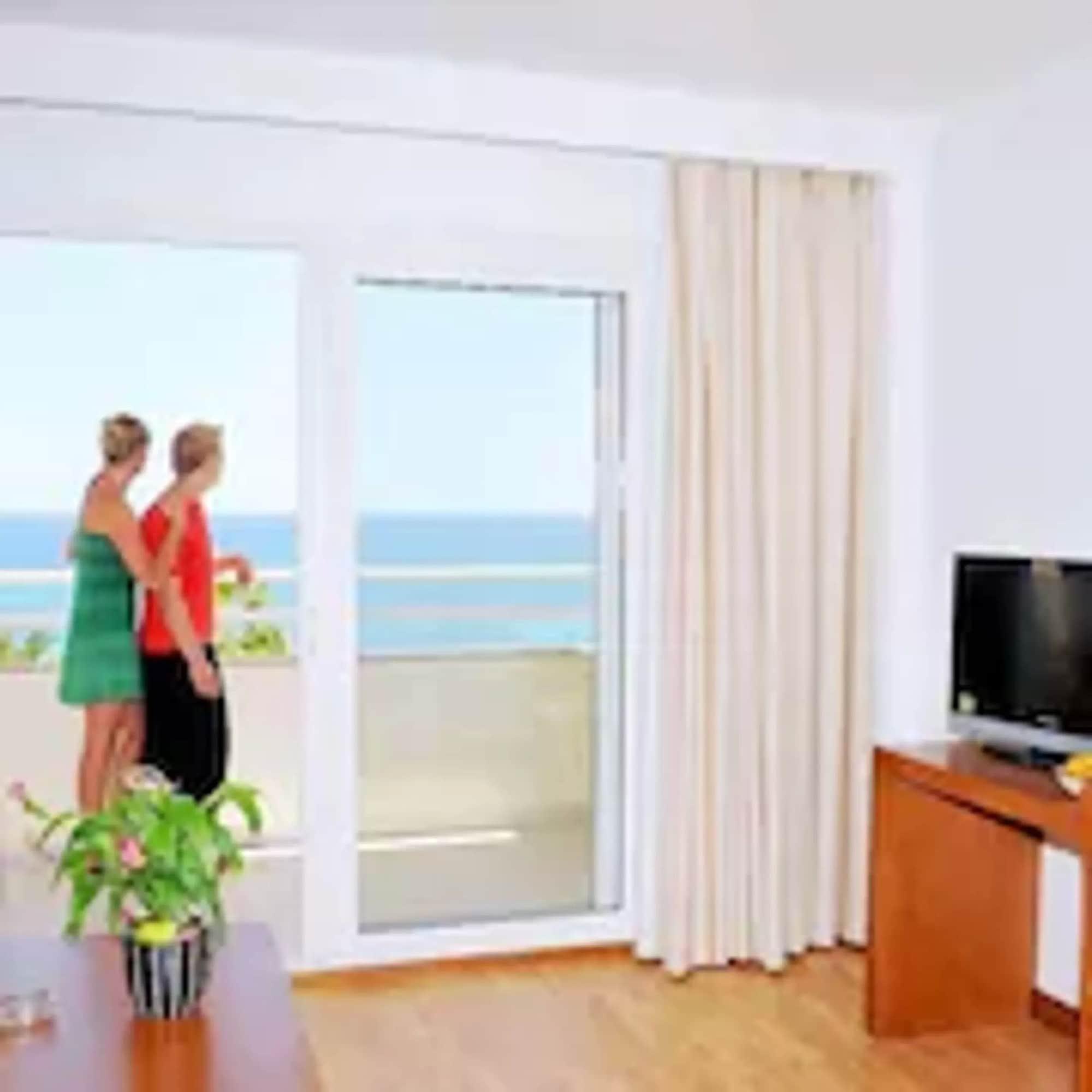 Cabot Cap De Mar Hotel Cala Bona  Exterior photo
